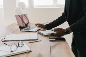 Türk Hukukunda Birleşme Ve Devralmalarda Ayıptan Doğan Sorumluluk: Sandbagging (Bilinen Ayıba Rağmen Talep Hakkı) Tartışması